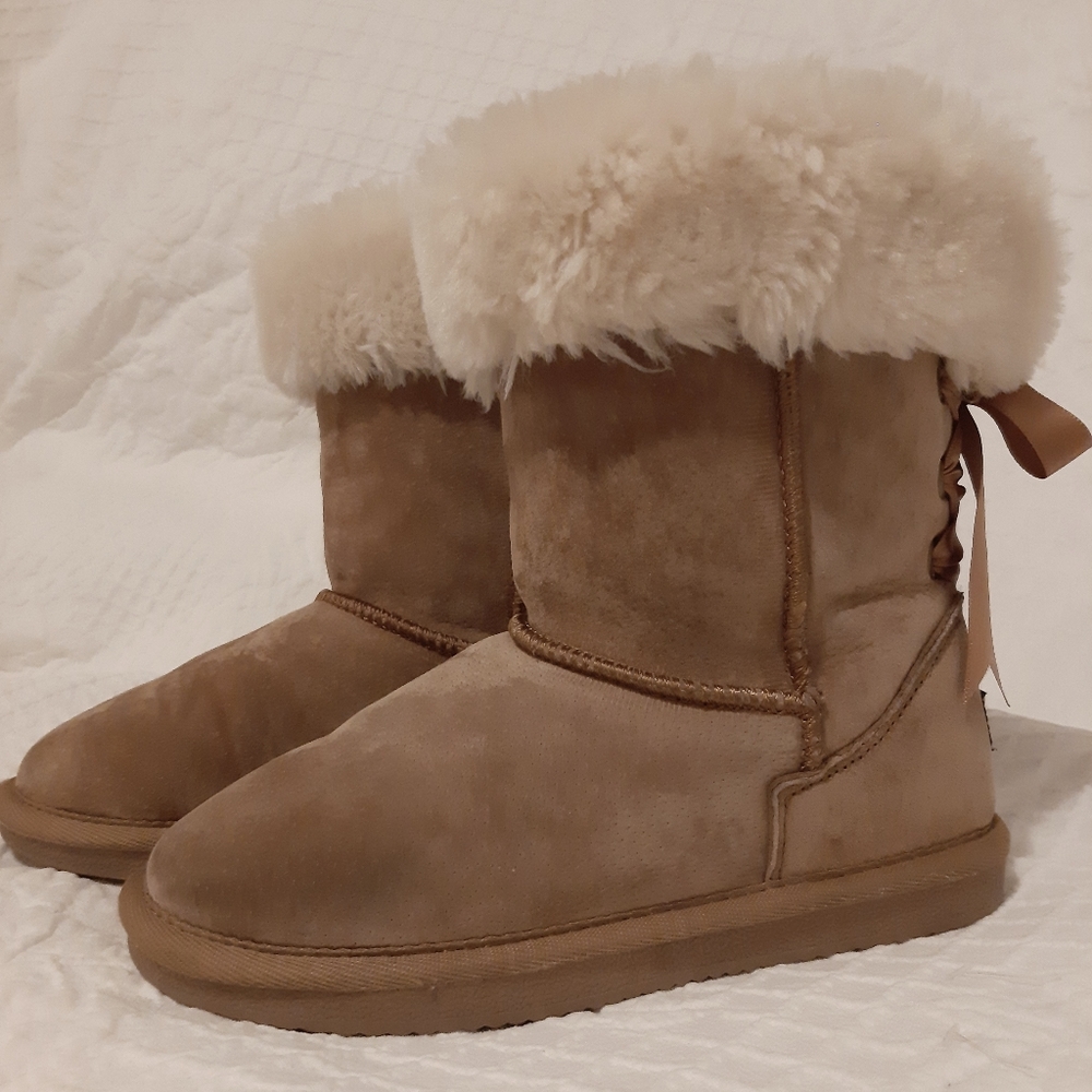 LAMO Kids size 1 Little Girls suede boots